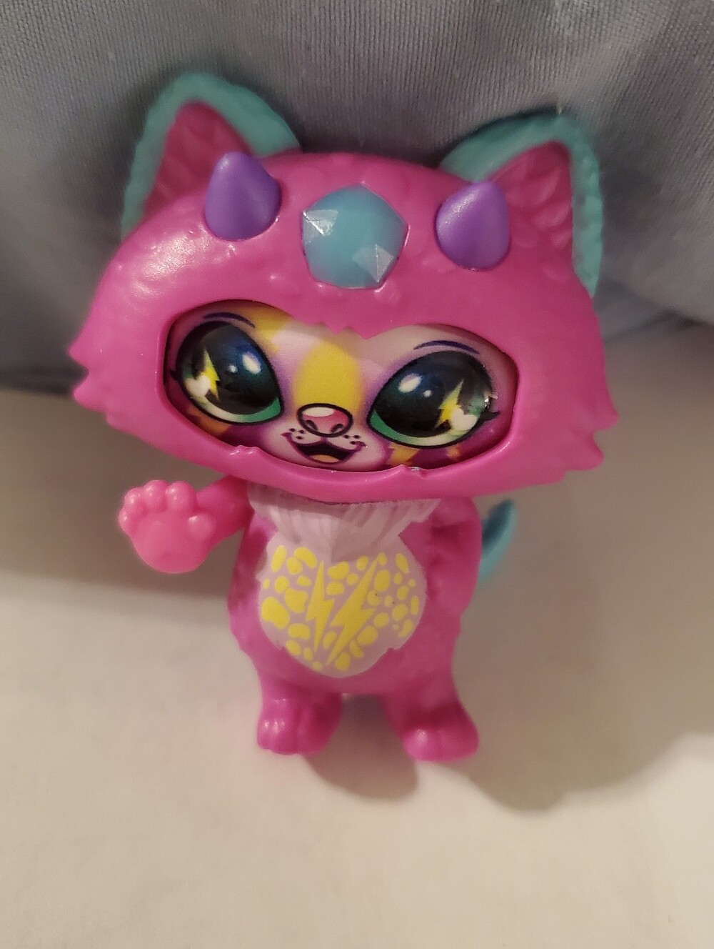 Rayna figure Magic Mixies Mixlings Series 2 (Powers Unleashed line by Moose Toys